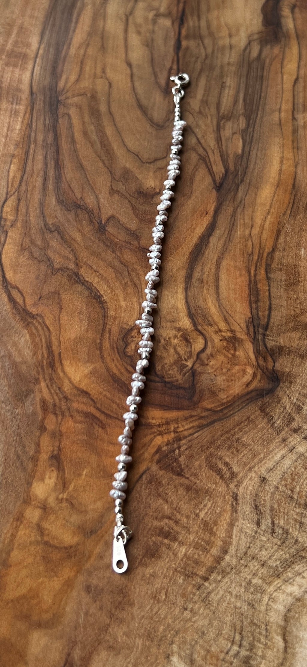 Sterling silver and mauve freshwater pearl bracelet.