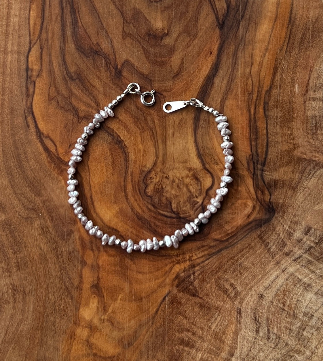 Sterling silver and mauve freshwater pearl bracelet.