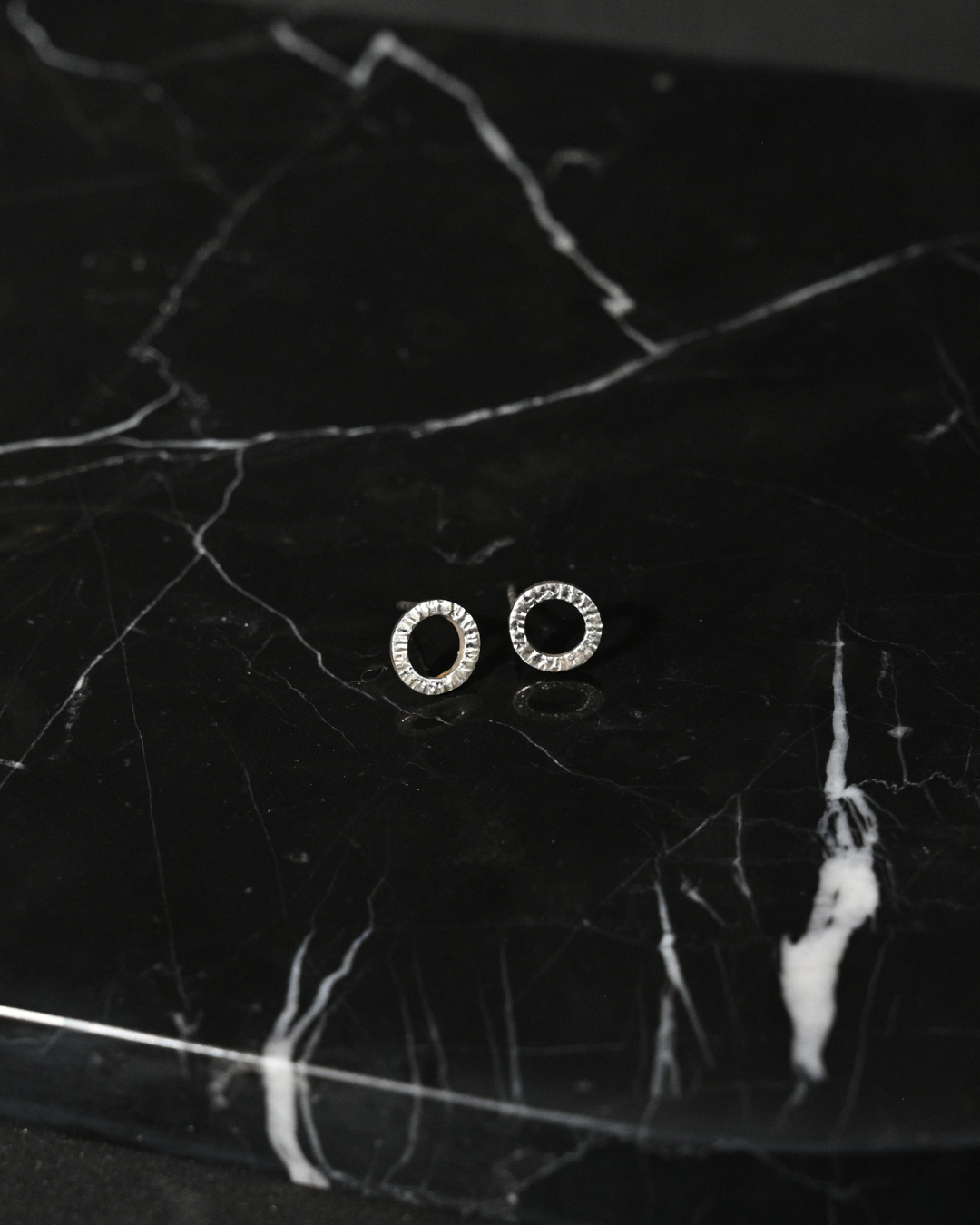 Textured ring earring