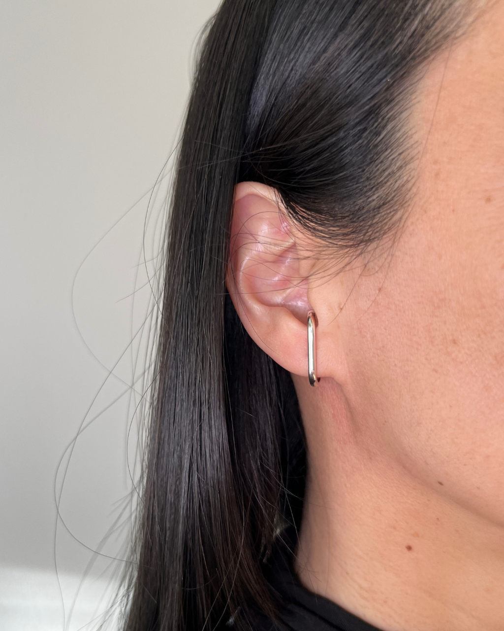 Single earlobe cuff