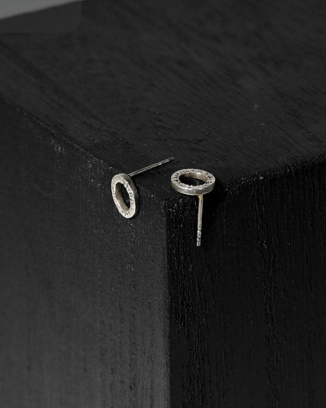 Textured ring earring