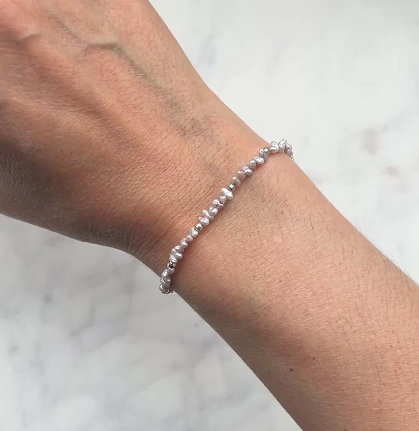 Sterling silver and mauve freshwater pearl bracelet.