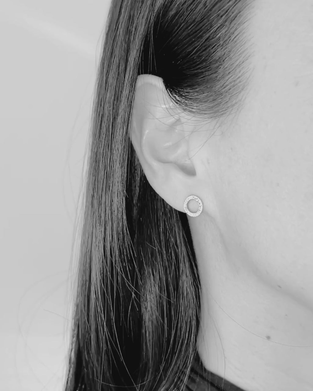 Textured ring earring